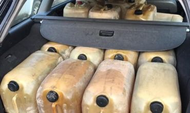 В Джурджулештах супружеская пара прямо из локомотива воровала топливо.