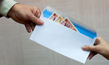 Налоговики идентифицировали 126 нелегально работающих человек, которые получают зарплату &#34;в конверте&#34;. Фото: Vocea poporului.