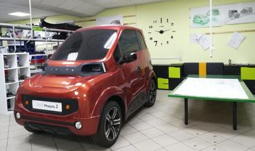 Zetta - компактный трехдверный автомобиль с электроприводом на два или четыре колеса.