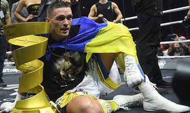 Украинского боксера Усика лишили чемпионского титула.