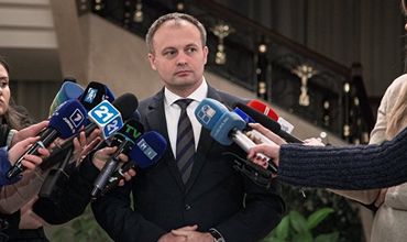 Спикер парламента Молдовы не намерен идти на импичмент президента.
