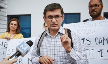 Гросу: На сторонника ACUM напали во время сбора подписей