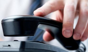 Vânzările pe piața serviciilor de telefonie fixă continuă să scadă