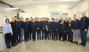 Более 1100 студентов обучаются по 21 учебной программе профессиональной подготовки с использованием дуального образования.