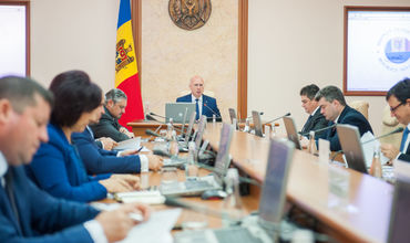 Полномочия членов правительства на время избирательной кампании временно возлагаются на генеральных секретарей министерств.