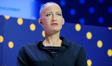 Alibaba представила искусственный интеллект, самостоятельно снимающий новостные ролики.