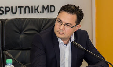 Политолог Валерий Осталеп резко негативно высказался об инициативе запрета на вещание в Молдове информационных программ российского телевидения. Фото: Sputnik/ Мирослав Ротарь