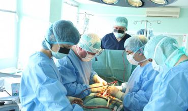 Unele intervenţii chirurgicale din clinicile de stat de la noi costă câteva zeci de mii de lei.