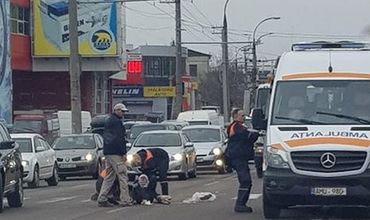  В Кишиневе парня сбила машина на пешеходном переходе.