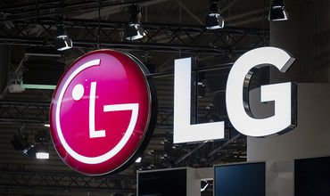 LG запатентовала уникальный растягивающийся смартфон.