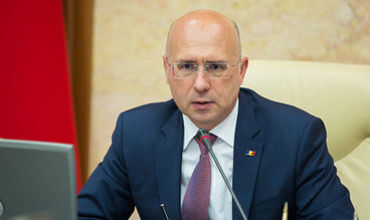 Филип отметил, что не знает работает ли супруга Троенко в Registru и будет ли сокращена ее должность.