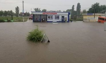 Очевидцы сделали фото в центре городе возле «Зеленого рынка» и автостанции.