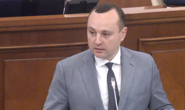 Председатель парламентской фракции Партии социалистов Влад Батрынча.