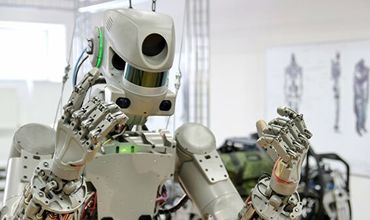 Вернувшегося на Землю робота Федора поместили на хранение в кофр.