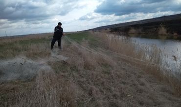 Из реки Ялпуг полиция достала около километра рыболовных сетей.