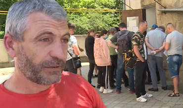 Вакцинированные граждане возмущены, что им нужно сдавать тест для выезда из страны. Коллаж: Point.md