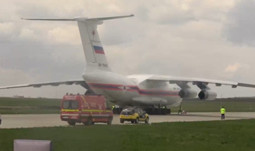 Гуманитарный груз прибыл в сопровождении двух депутатов Госдумы. 