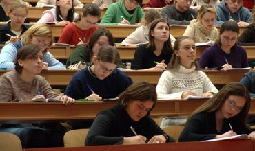 Министерство просвещения выступило с инициативой увеличить стипендии для студентов не менее чем на 4,9%.