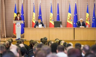 Премьер Майя Санду представила коллективам министерств новых руководителей.
