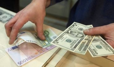 Евро и доллар подорожают по отношению к молдавскому лею.