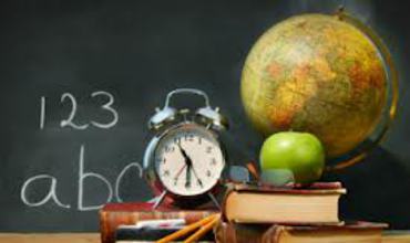 Elevii cheltuiesc în medie 50-70 de lei pentru un cadou oferit profesorilor.