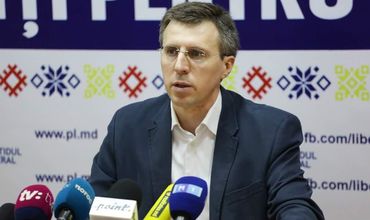 Председатель Либеральной партии Дорин Киртоакэ.