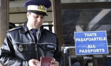 Румынские пограничники выявили молдаванина без прав за рулем трактора.