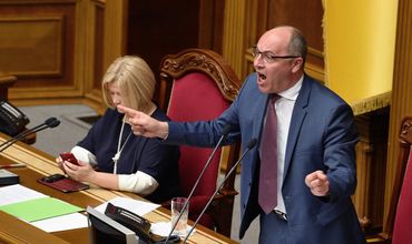 Парубий отказался созывать Раду по требованию Зеленского.