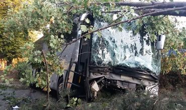 Названа причина аварии с автобусом в Румынии - водитель уснул.