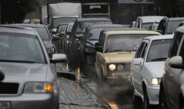 На некоторых улицах Кишинева затруднено дорожное движение.