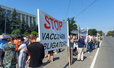 Митрополия Молдовы отмежевывается от протеста и поддерживает вакцинацию.