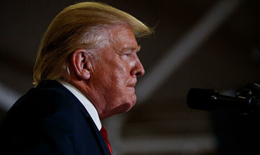 Трамп пообещал новые удары по талибам после отмены мирных переговоров.