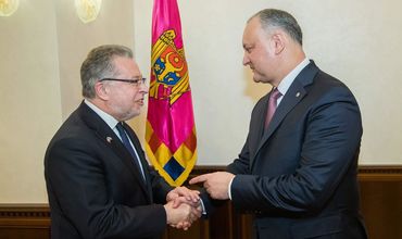 Додон обсудил предстоящие выборы с послом Франции.
