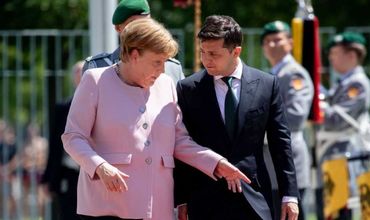 Меркель заявила, что чувствует себя хорошо после вчерашнего недомогания.