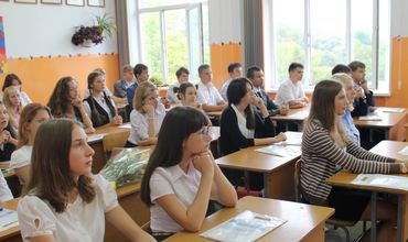 Учебные заведения продолжают набор в классы.