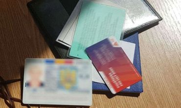 Мужчина заявил, что приобрел удостоверение личности у гражданина Молдовы, заплатив 150 евро.