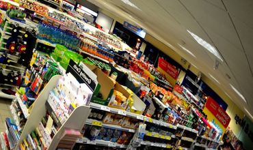 Как молдавские магазины поступают с просроченными продуктами? Фото: rtv.ro 