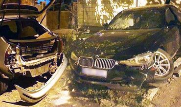 На Старой Почте BMW протаранил припаркованное авто, водитель скрылся. Коллаж: Point.md