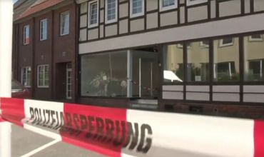 Основная версия, что убийца — одна из найденных в гостинице женщин.
