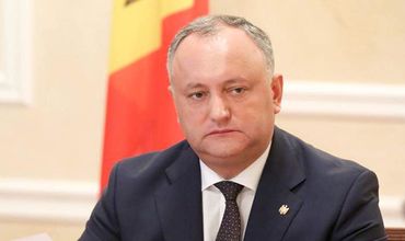 Додон заявил о готовности призвать граждан на защиту института президента