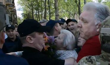 В Николаеве произошел конфликт из-за бабушки, которая надела себе на грудь георгиевскую ленточку.
