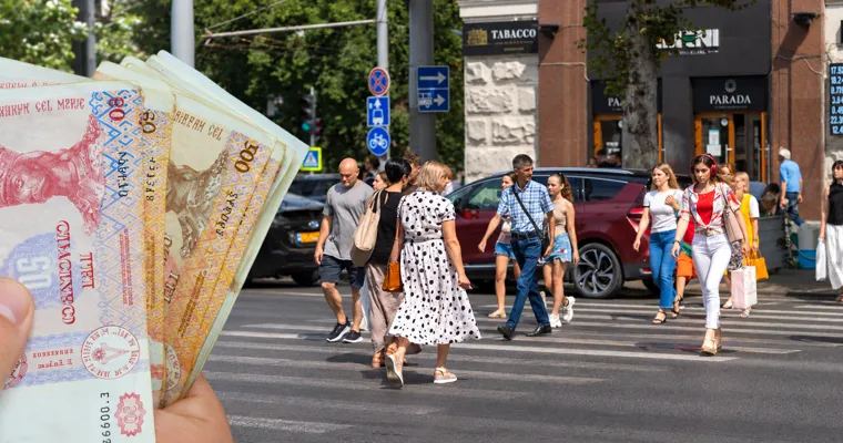 Средняя зарплата в Кишиневе превысила 19 тысяч леев: на 17,3% выше средней по стране