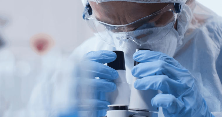 Cercetătorii au creat celule imunitare capabile să lupte împotriva cancerului „fără să obosească”.