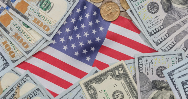 Медианная зарплата в 500 крупнейших компаниях США составила $7478 в месяц. 