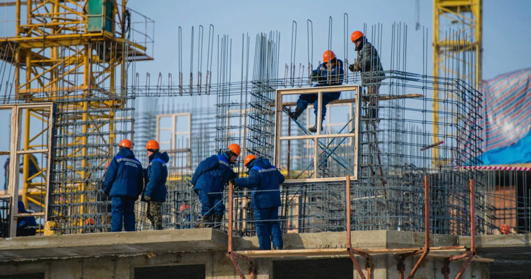 Объемы выполненных строительных работ снижаются: из компаний уходят квалифицированные кадры.
