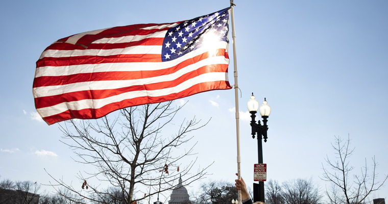 Politico: США теряют популярность во всем мире.