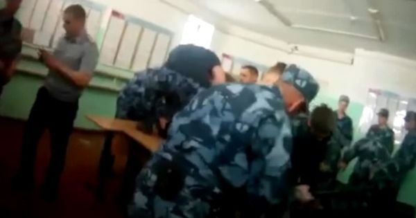 По делу о пытках в ярославской колонии задержаны шесть человек.