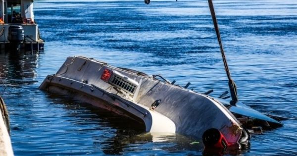 Судно с 55 пассажирами перевернулось в пятницу в Черном море около поселка Джубга.