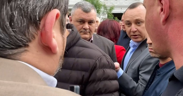На Марше памяти произошла ссора между социалистами и людьми Шора.