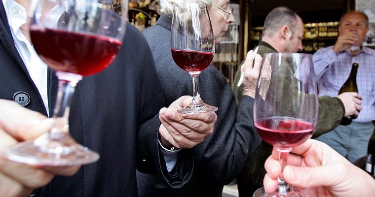 Consumul mondial de vin a scăzut cu 14% din 2018.